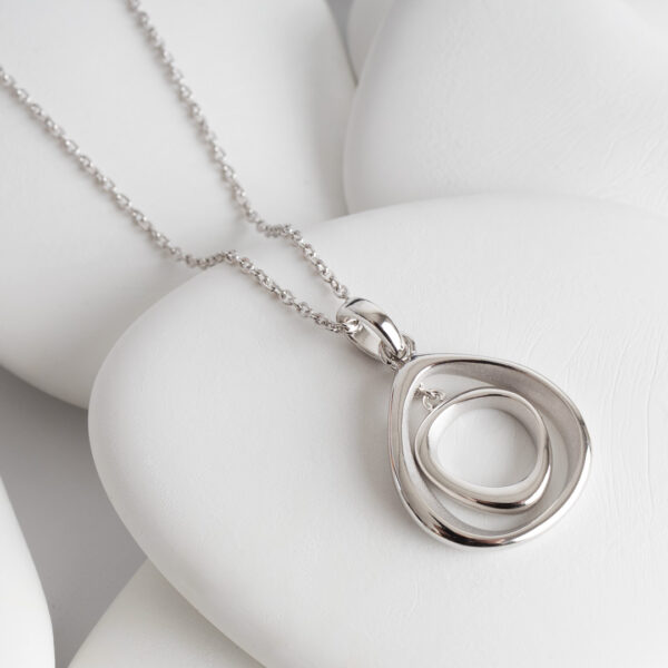 Coast Shore Double Link Necklace - Image 2