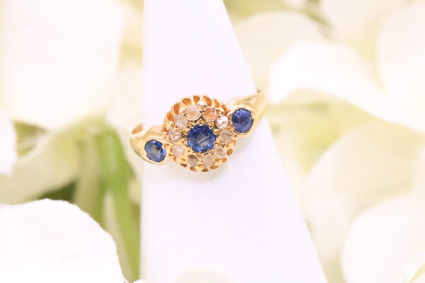 18ct Yellow Gold Sapphire & Diamond Ring - Image 2