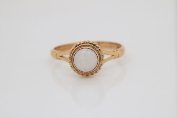 9ct Yellow Gold Opal Ring - Image 2