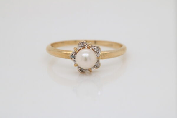 9ct Yellow Gold Pearl & Diamond Ring