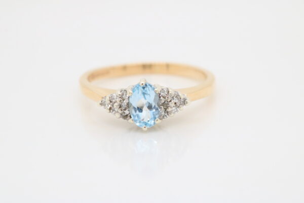 9ct Yellow Gold Aquamarine & Diamond Ring