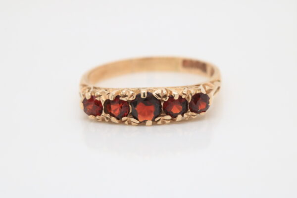 9ct Yellow Gold Garnet Ring - Image 2