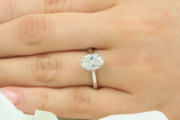 Platinum 2.02ct Oval F/VS1 Lab-Grown Diamond Ring - Image 2