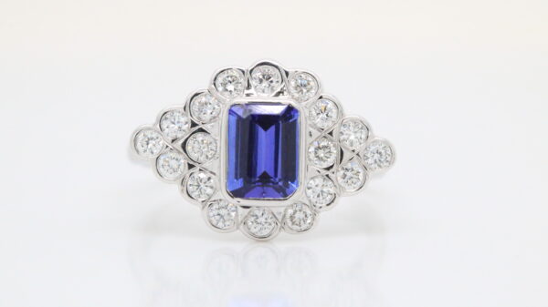 18ct White Gold 1.09ct Tanzanite 0.61ct Diamond Ring - Image 2